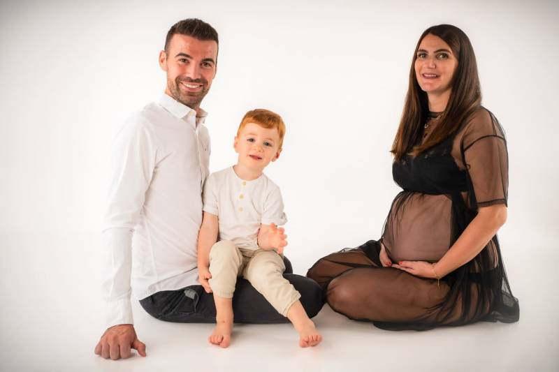 Séance photo famille et grossesse en studio près de Saint Genis Laval