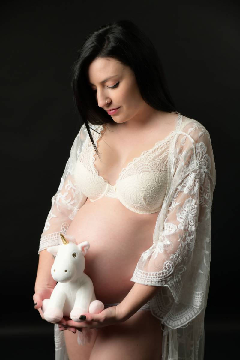 Shooting photo pour une grossesse par un photographe à la Mulatière proche de Lyon