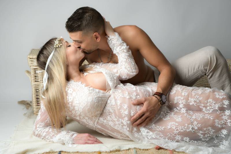 Shooting photo pour une grossesse par un photographe à la Mulatière proche de Lyon