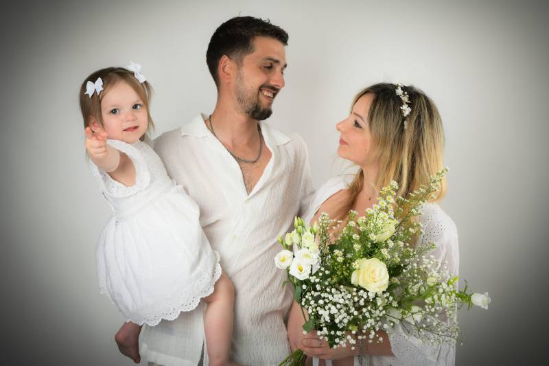 photo-famille-avec-fleurs-studio-photo-flash-et-moi-la-mulatiere-lyon