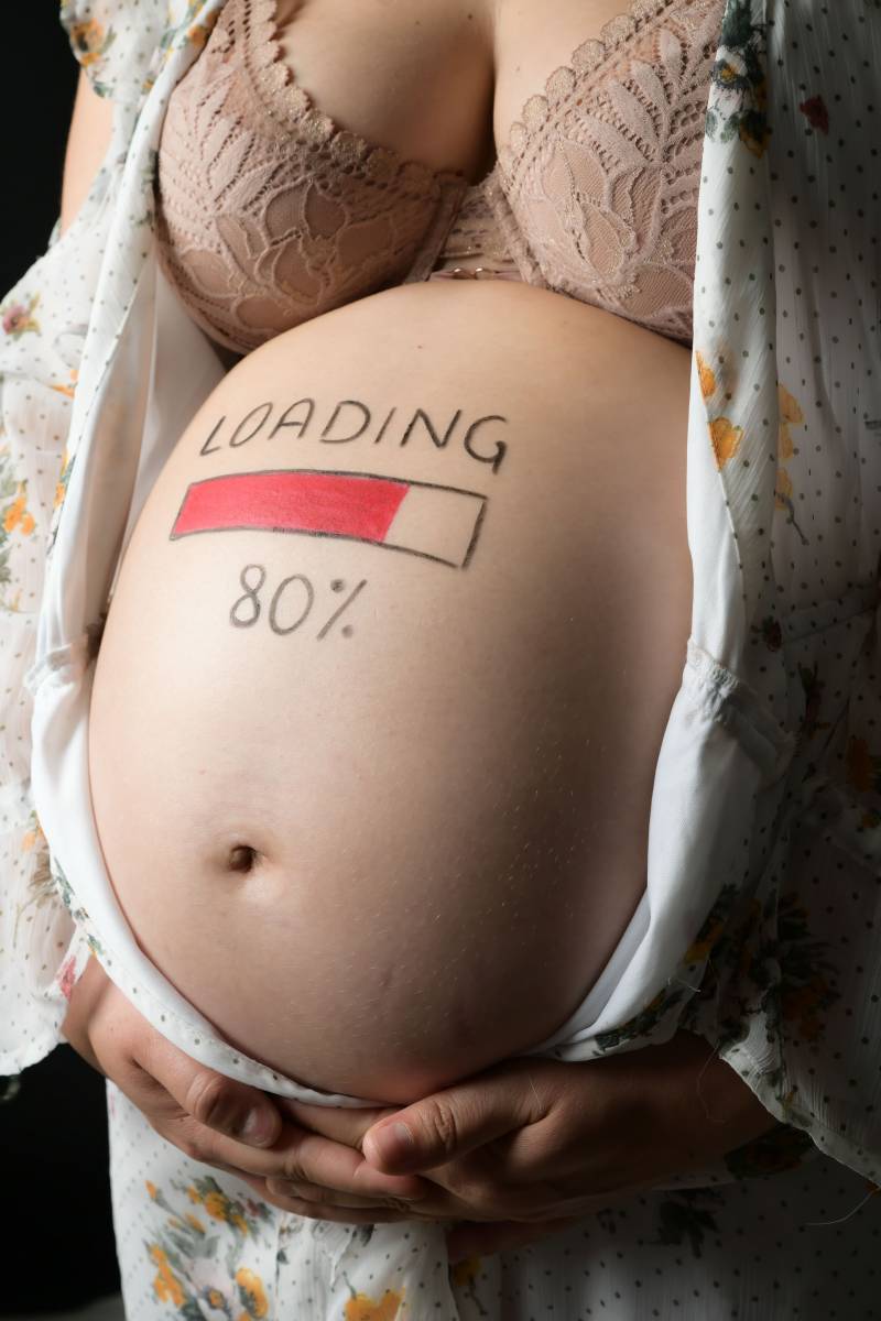 shooting photo en studio du ventre femme enceinte evolution  proche de lyon 2