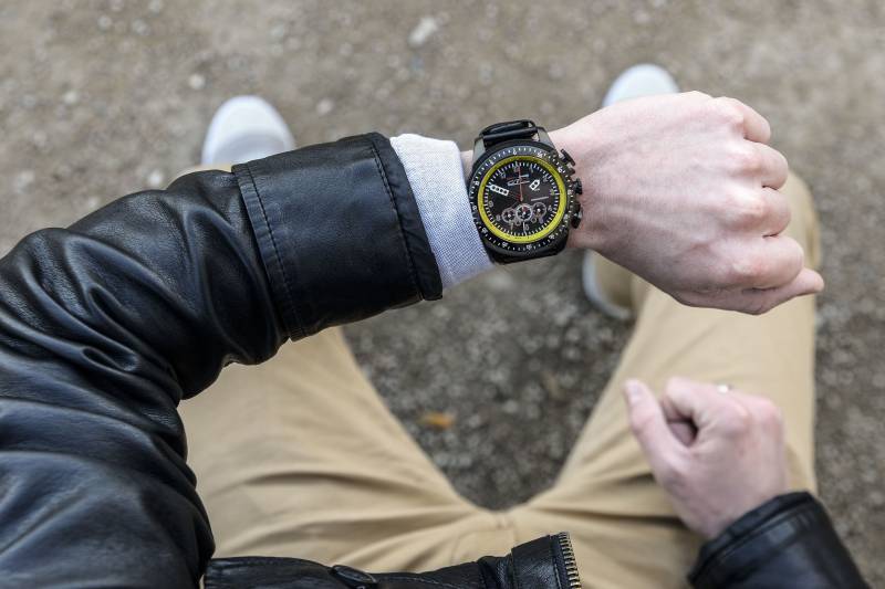 shooting photo de produit professionnel pour montre homme en photo proche de lyon 2