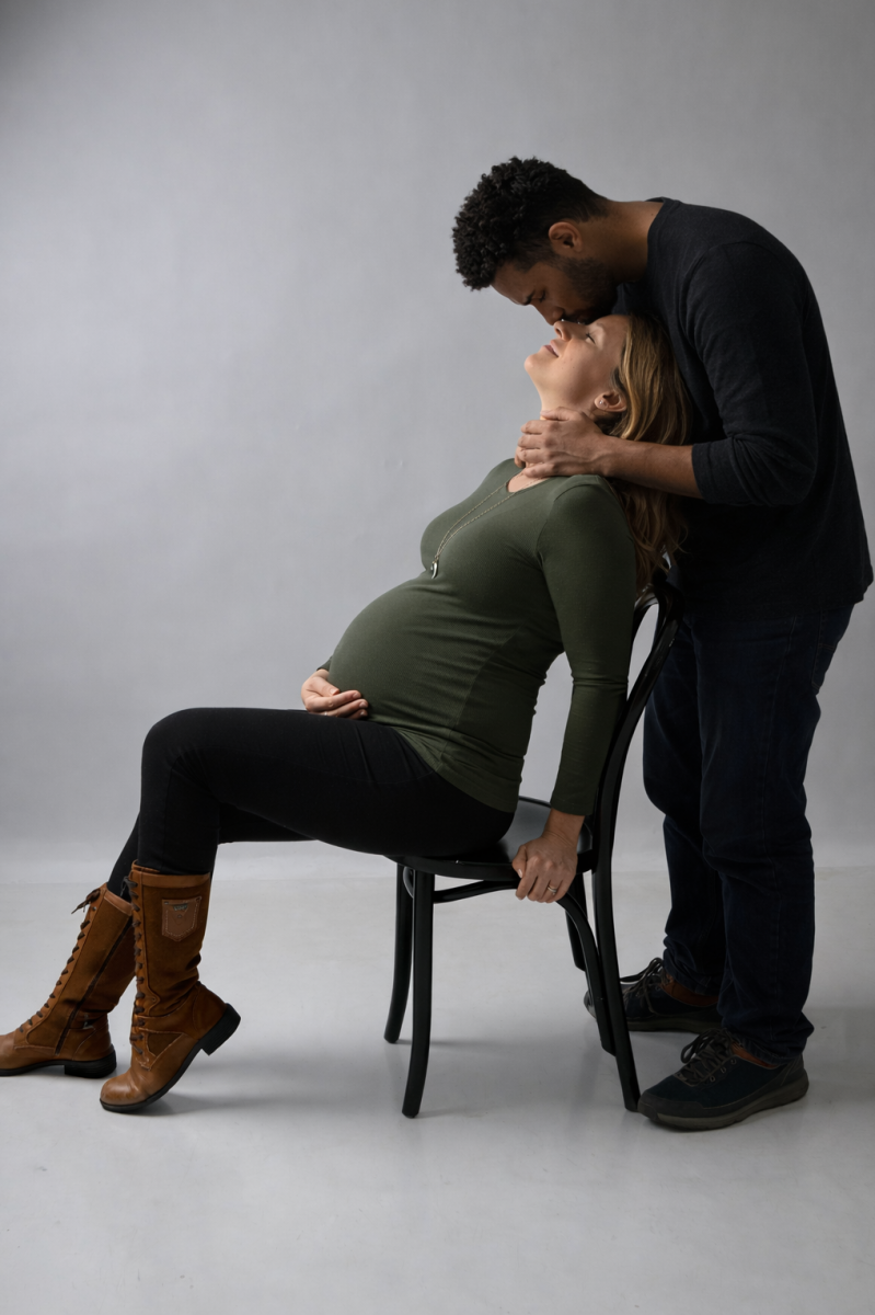 Shooting photo couple artistique en studio flashet moi pour portraits modernes et expressifs